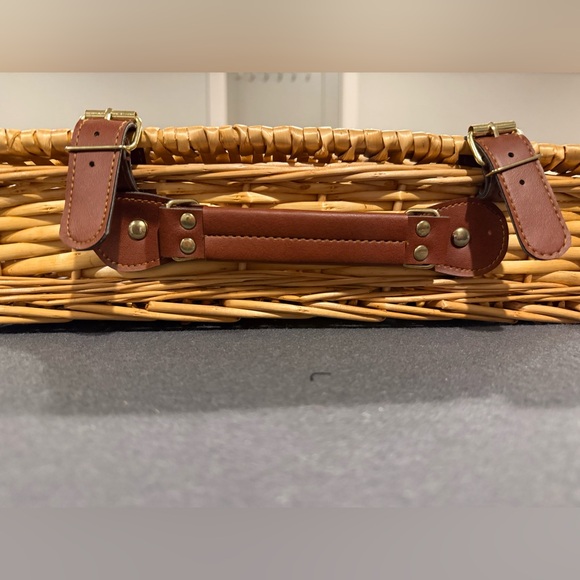 Wicker Picnic Basket with Leather Straps - Picture 11 of 11